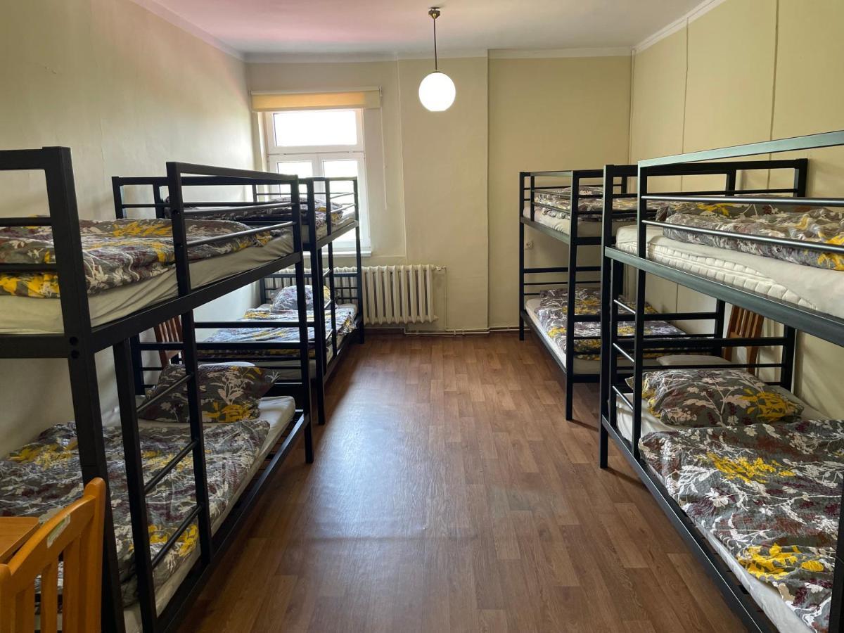 Gosciniec Szczeliniec Hostel Карлов Екстериор снимка
