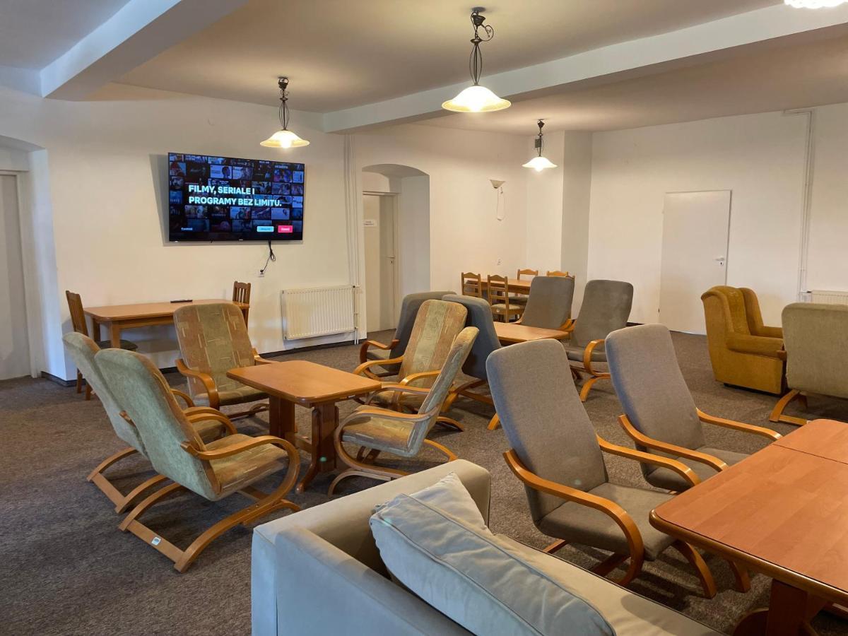 Gosciniec Szczeliniec Hostel Карлов Екстериор снимка