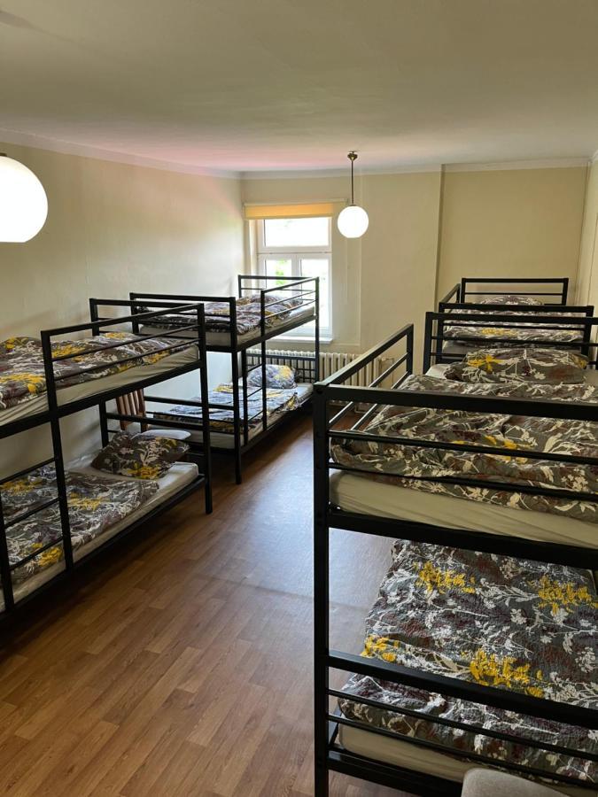 Gosciniec Szczeliniec Hostel Карлов Екстериор снимка