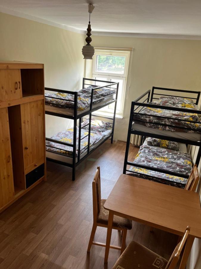 Gosciniec Szczeliniec Hostel Карлов Екстериор снимка