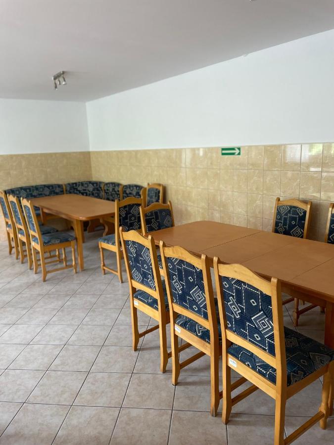 Gosciniec Szczeliniec Hostel Карлов Екстериор снимка