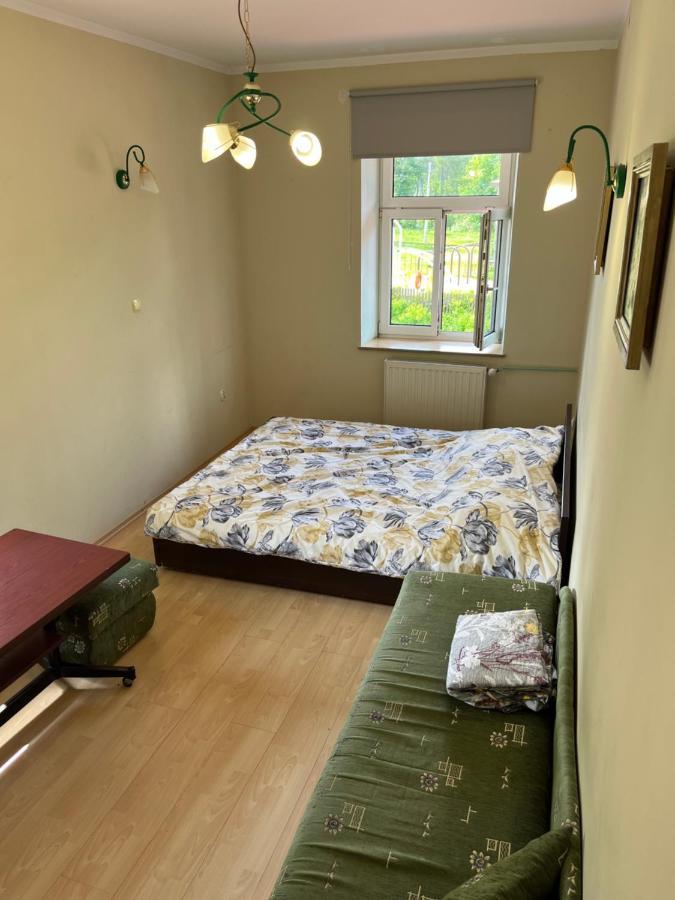 Gosciniec Szczeliniec Hostel Карлов Екстериор снимка