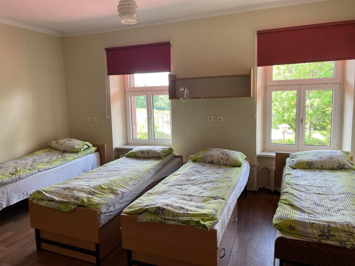 Gosciniec Szczeliniec Hostel Карлов Екстериор снимка